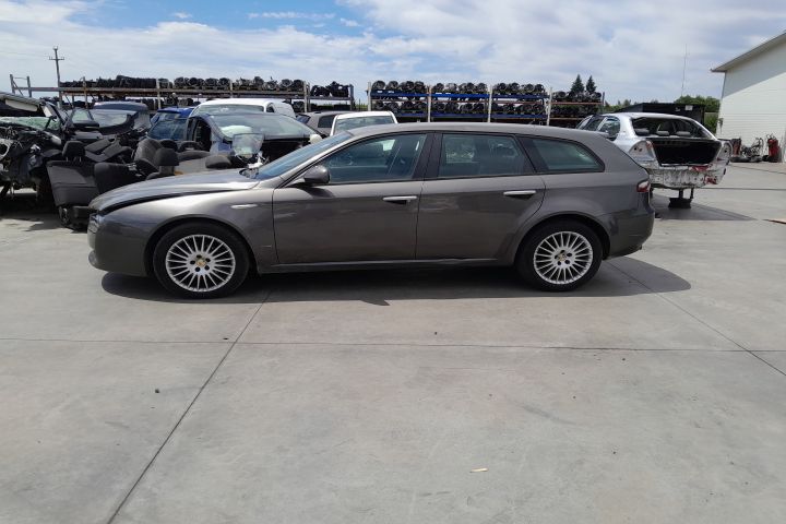 Dezmembrez Alfa Romeo 159 1