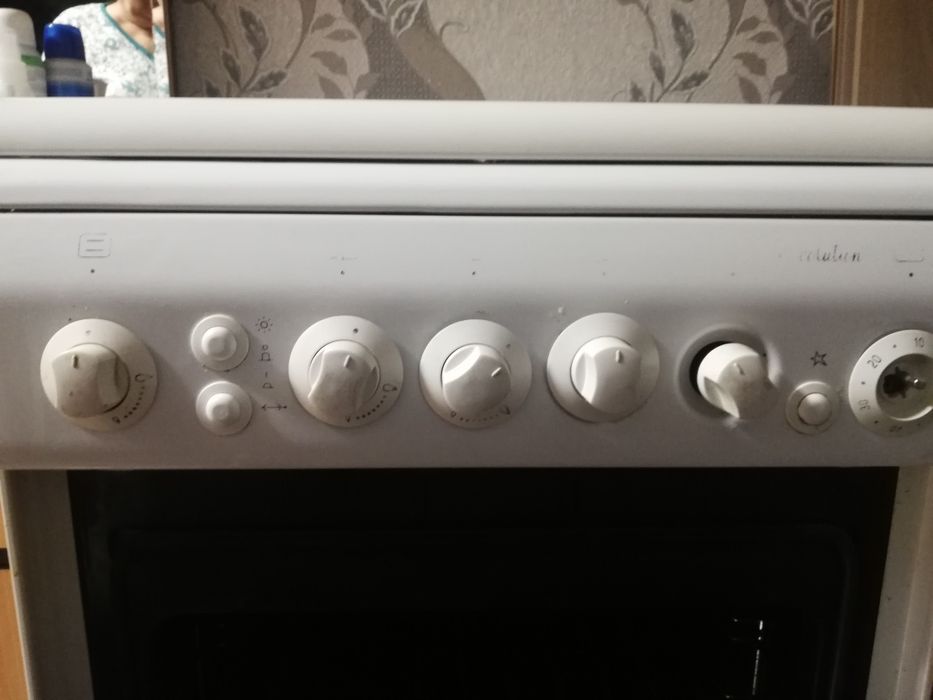 Продам Газ Плиту