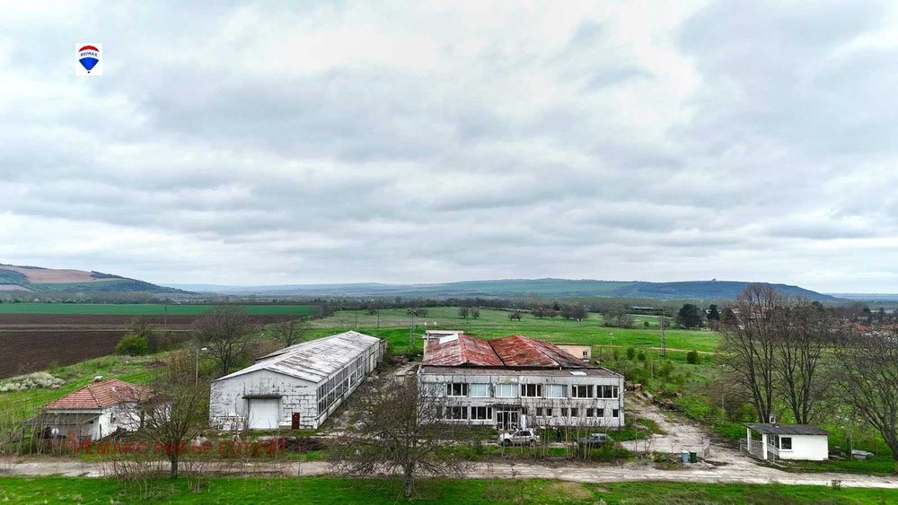 Производствено-Складова база за продажба  с. Новград