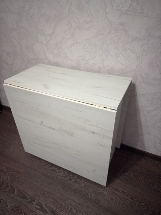 Продам стол книжку