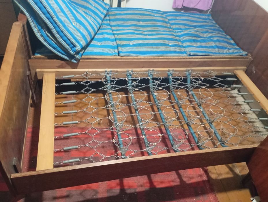 Две советские кровати