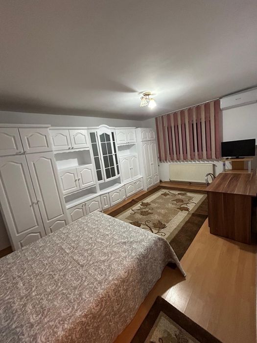 Închiriez apartament cu o cameră