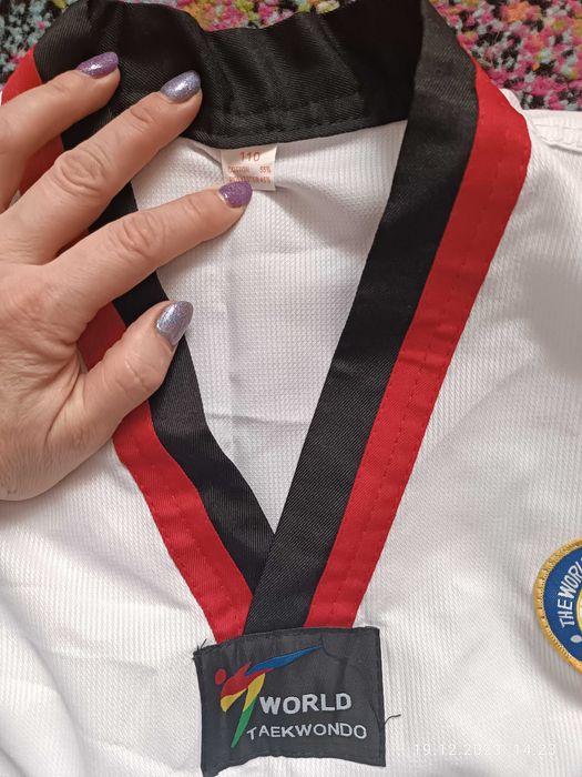 Комплект формы для тхэквондо.