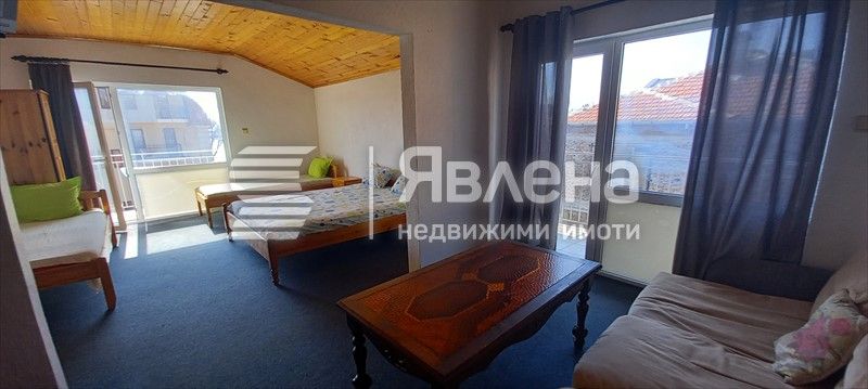 Явлена продава самостоятелна къща в идеален център на гр.Царево