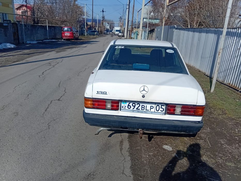 Продам машину Мерседес 190