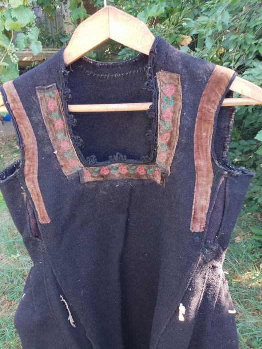 Автентичен сукман от самоковска носия