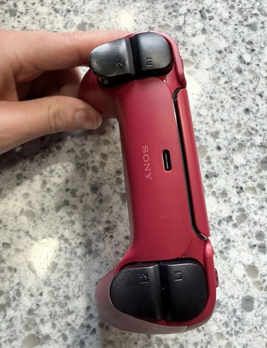 PS5 Cosmic Red контролер в отлично състояние