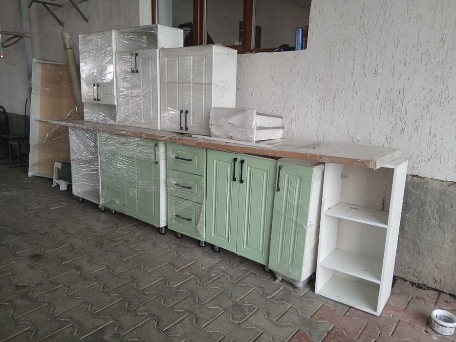 Срочно продам кухонный гарнитур.