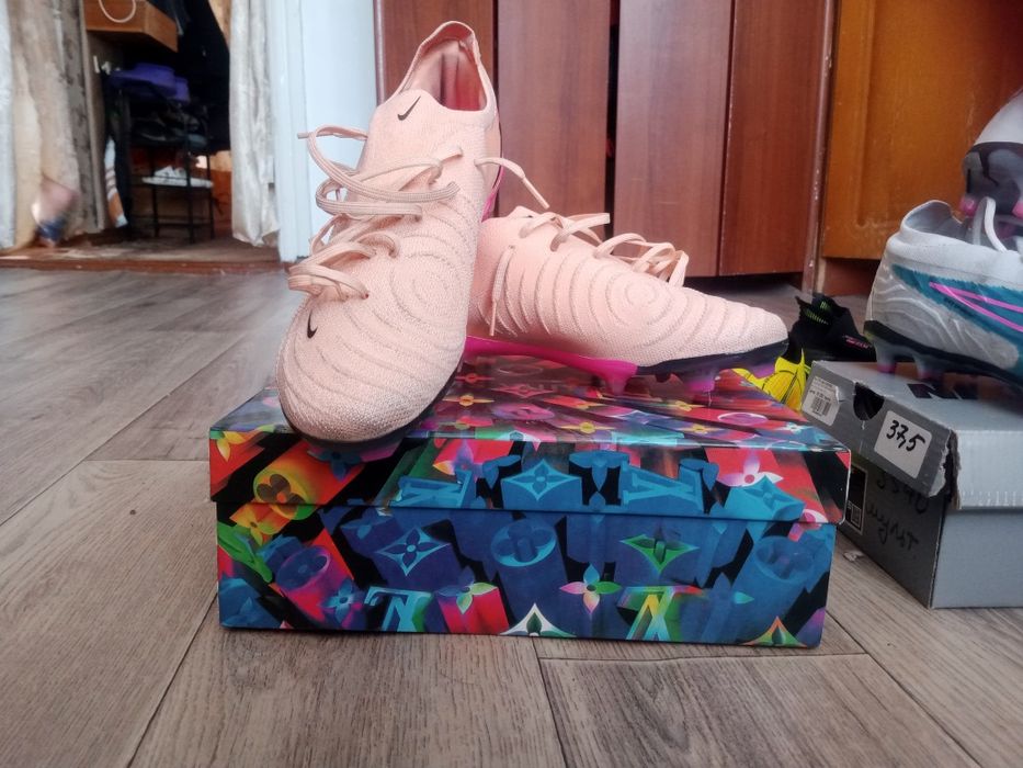 Футбольные бутсы фантомы