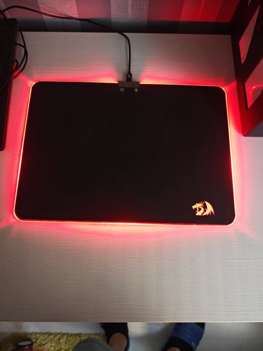 Геймърска светеща rgb подложка за мишка