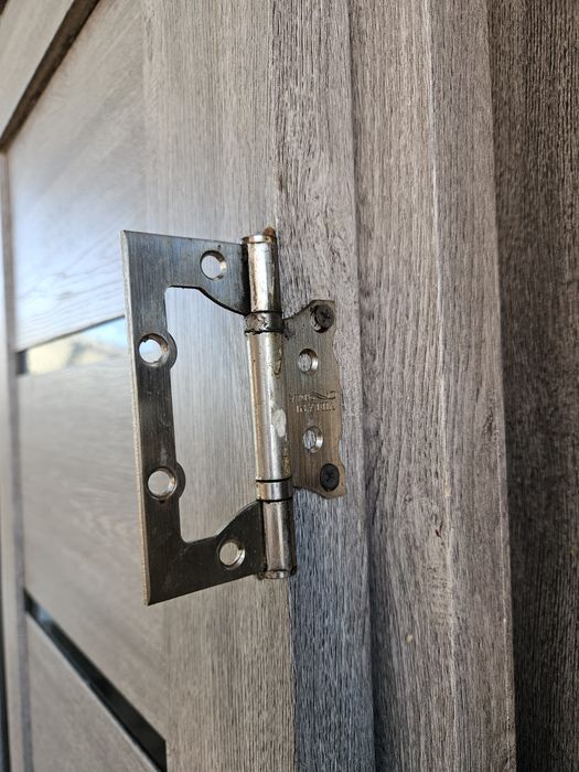 Дверь деревянный