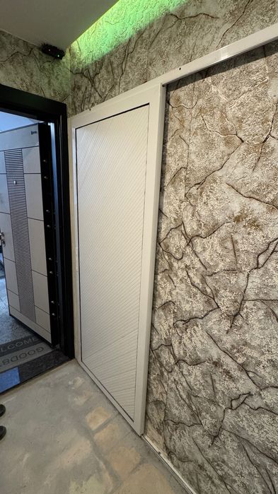 Продавам плъзгащи алуминиеви врати в много добро състояние!