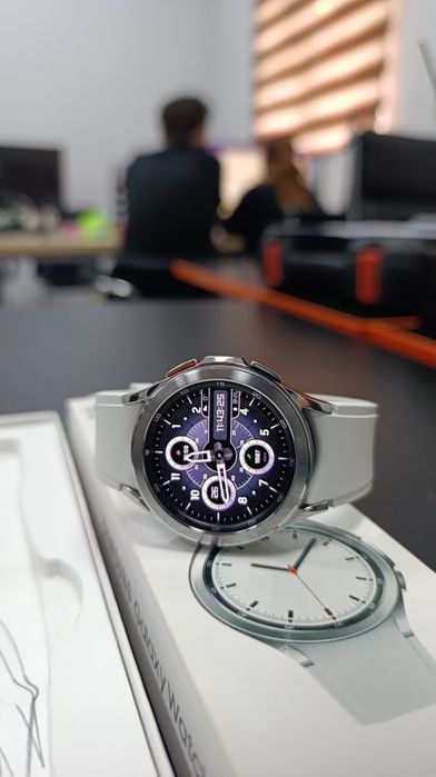 Samsung Galaxy Watch 4 Classic — стильные смарт-часы премиум-класса
