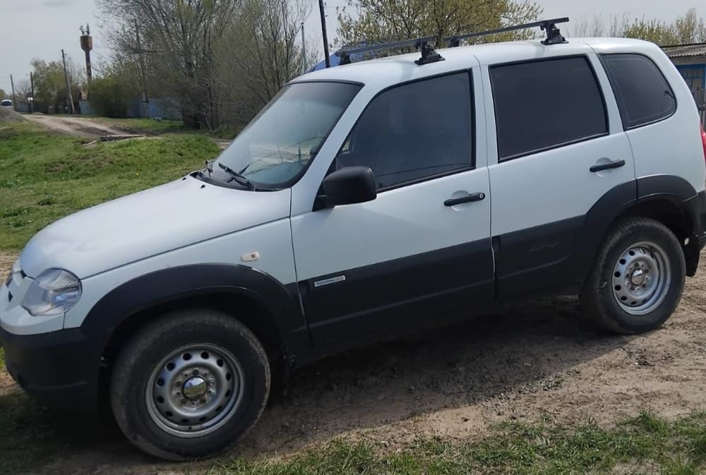 Автомобиль Шевроле Нива