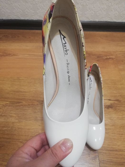 Продам туфли лакированные