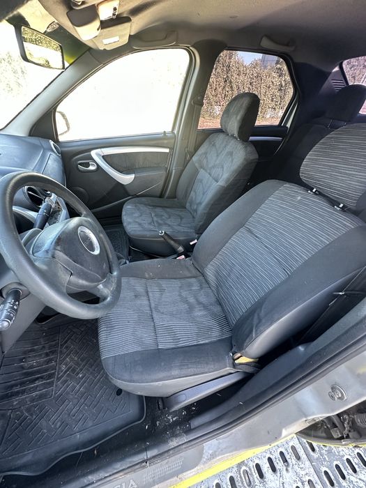 Dacia logan 1.6 pe benzină
