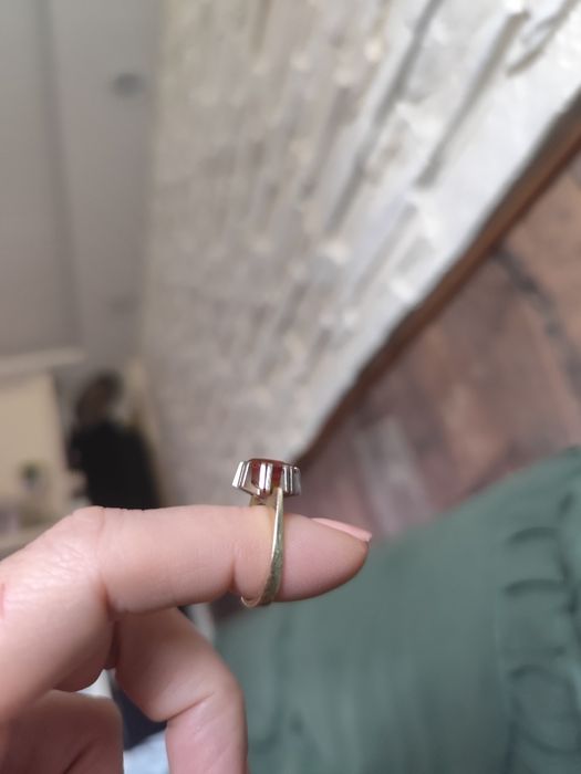 Златен пръстен с кехлибар  5гр/14кр 750лв