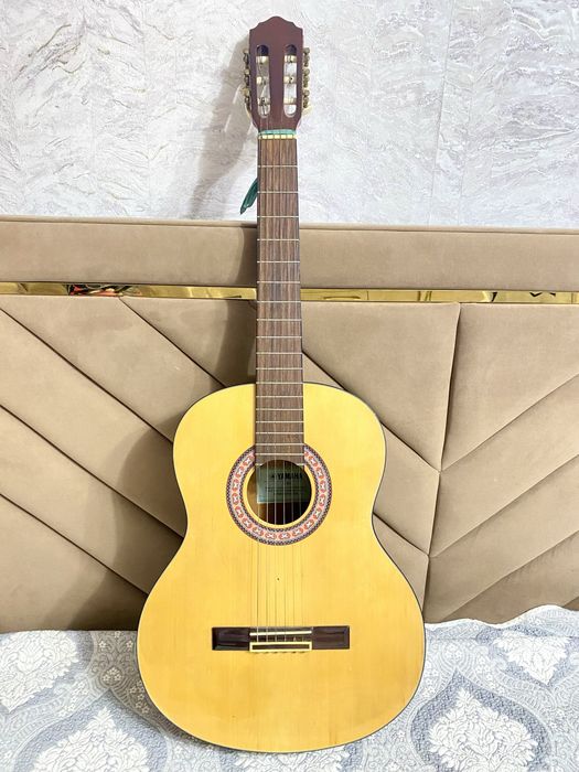 Новая Yamaha C40 — классическая гитара 4/4, оригинал