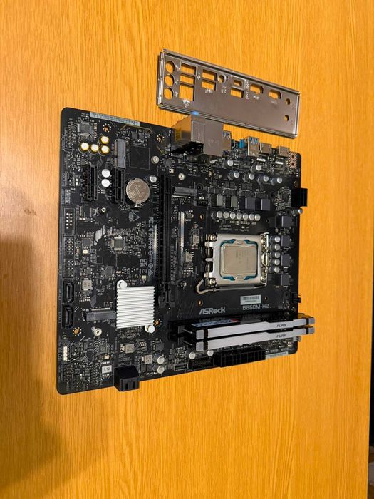 Placa de baza ASRock B860M-H2 cu procesor Intel Ultra 5 245KF 4.2Ghz si kit memorie 16gb ddr5 5600mhz Kingston RGB