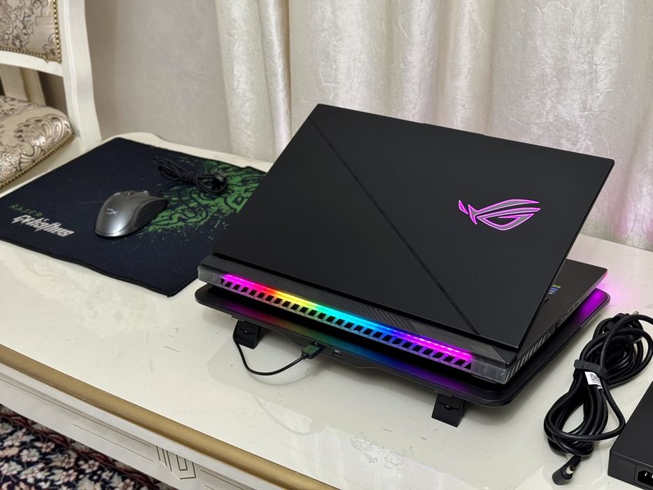ASUS ROG 18 | RTX:4090 на 16GB/ Core i9-14th Gen/ 240Герц