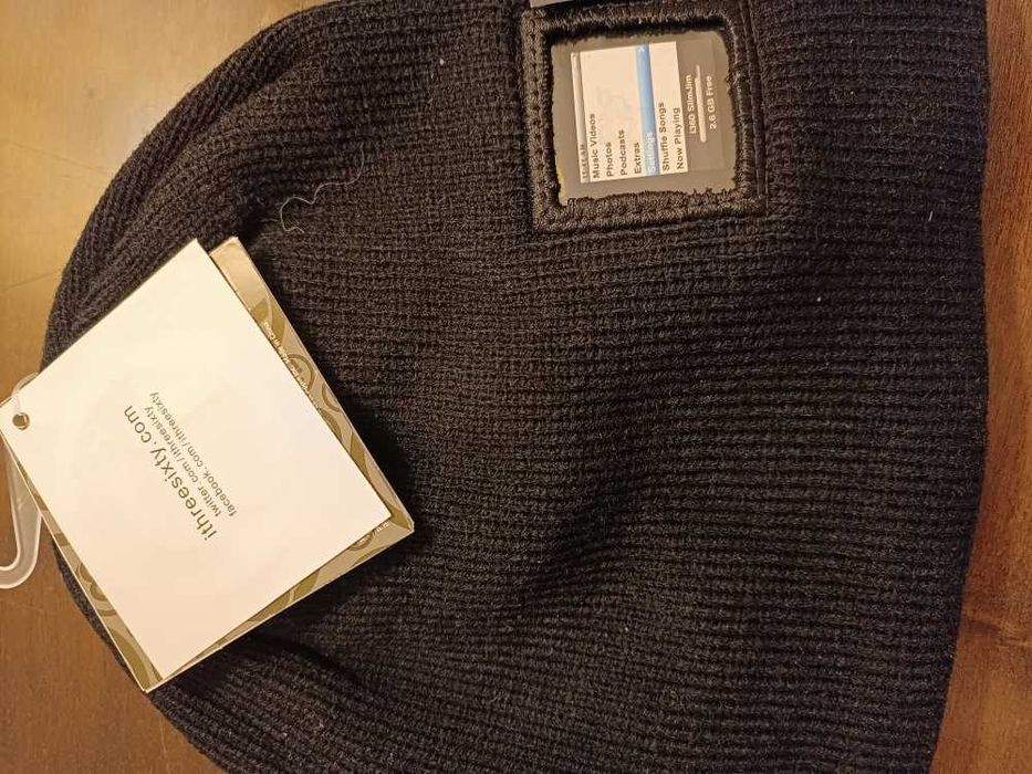 Шапка с встроенными динамиками (наушниками)