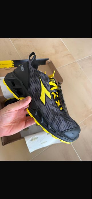 Vand bocanci diadora cu protectie