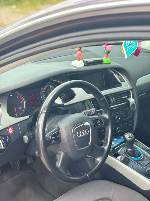 Vând Audi A4 B8.