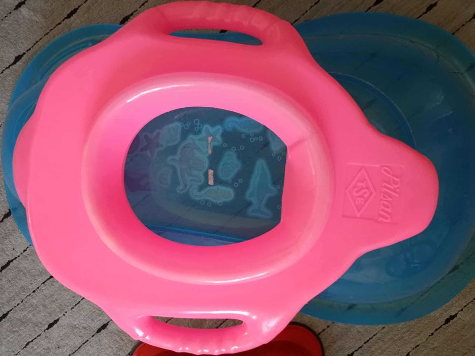 Лот - Бебешко корито, стълба, преходник за тоалетна, играчки, гл.сапун