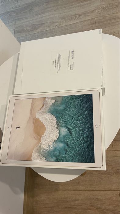 iPad Pro (12.9-inch) (2nd generation) A1670