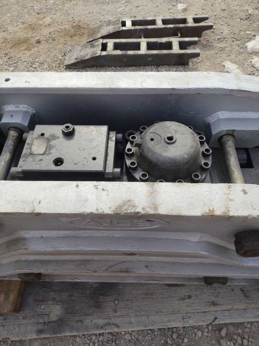 Гидромолот 350F  Корея на  DOOSAN 340 и на VOLVO 290,300 и др.