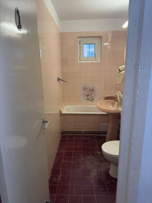 Apartament cu 4 camere de inchiriat