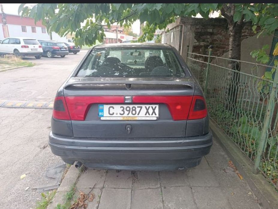 Продава се цял за части