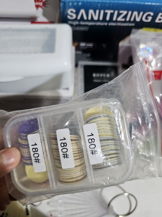 Маникюр и педикюр