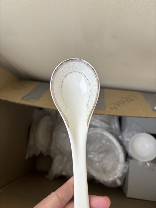 Продам набор посуды для гостей