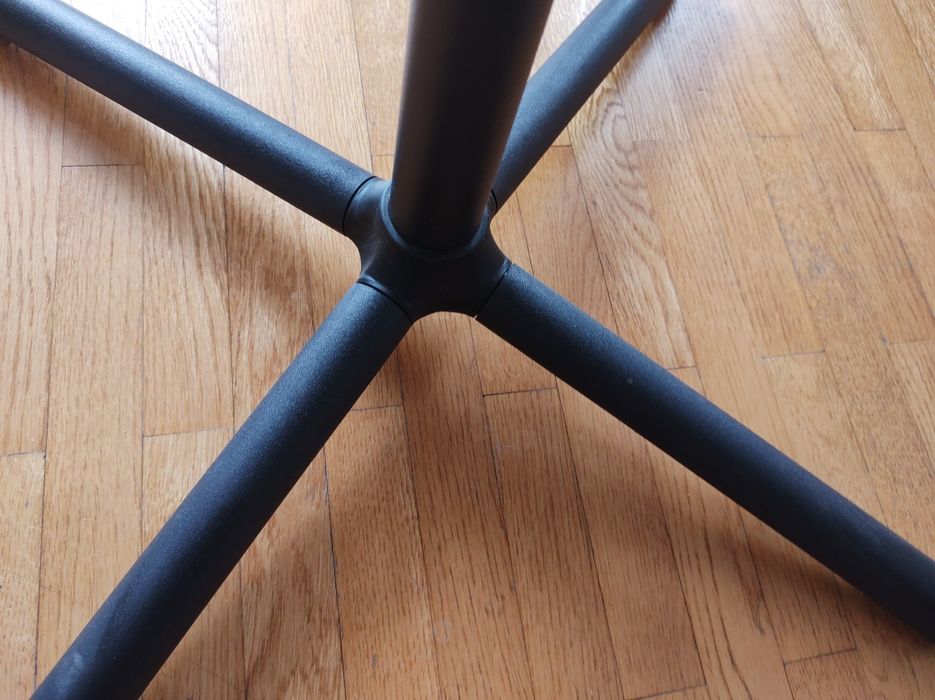 Продавам стол от Икея