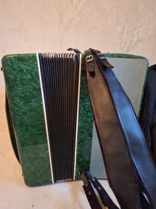 Продаётся баян Орфей