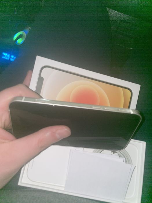 iPhone 12 с гарантией