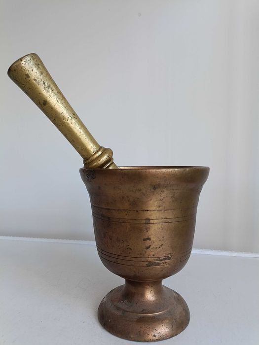 Бронзово , масивно хаванче с чукало.