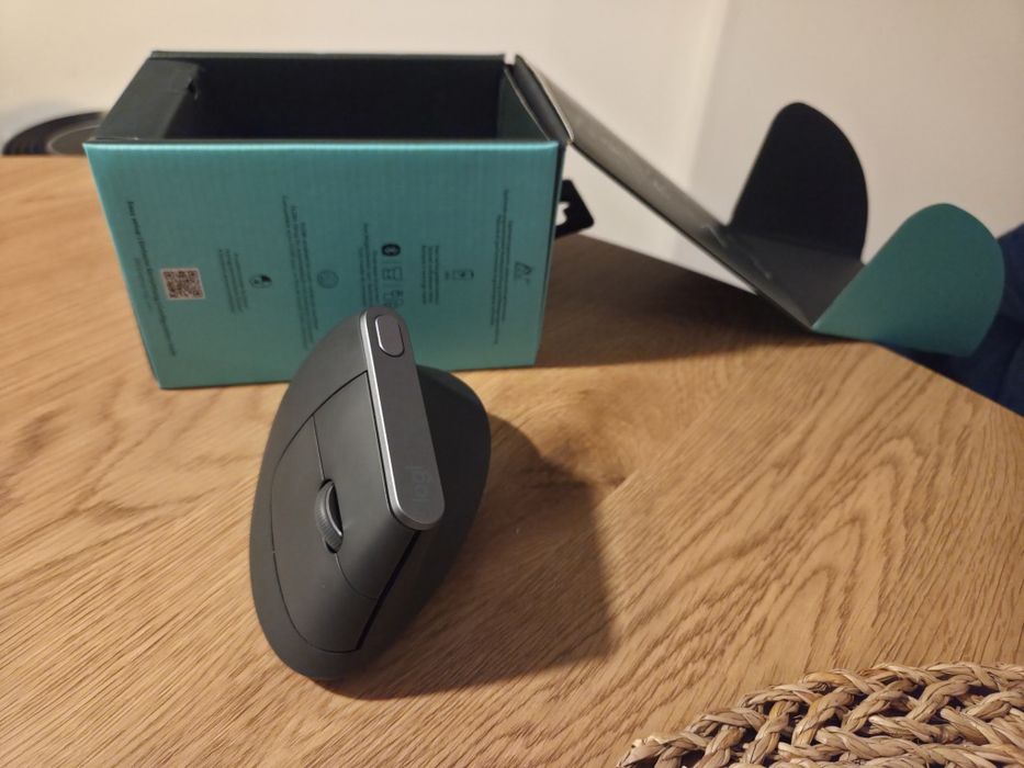 Mouse Vertical Ergonomic Logitech Lift (Original) - Stare Excelentă +