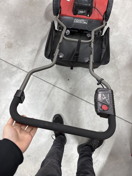 Einhell masia de tuns iarba pe baterii GE HM 18/38