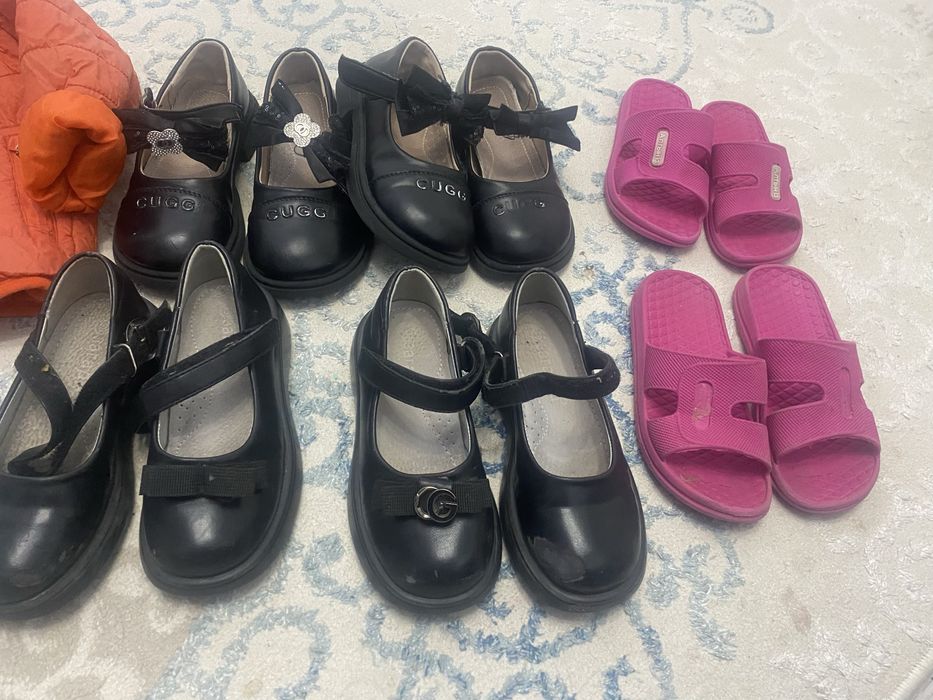 Отдам даром детские туфли