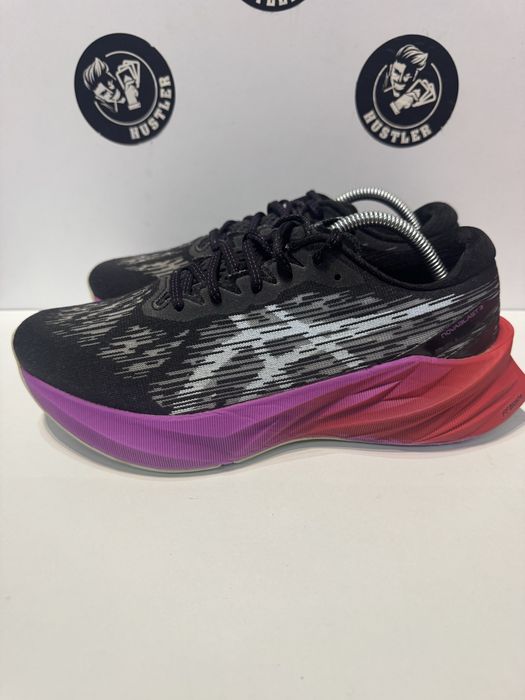Маратонки ASICS NOVABLAST 3 . Номер 41.5