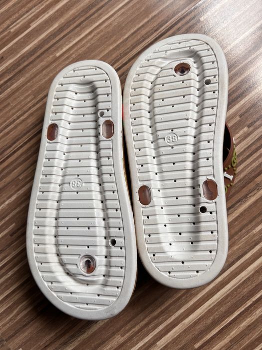 Papuci plaja noi nouti