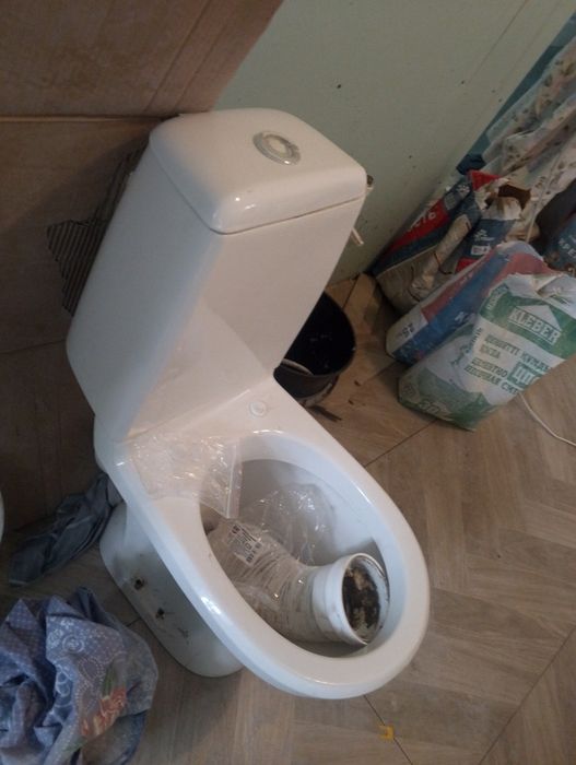 Продам не дорого 2 унитаза