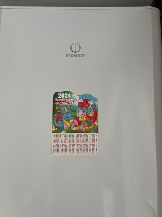 Холодильник indesit