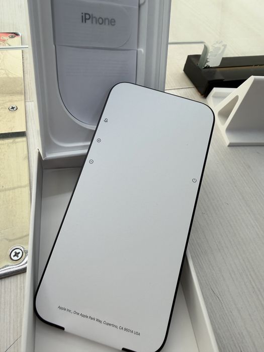 Vând iPhone 16E Black 128GB, stare impecabilă – nou, nefolosit