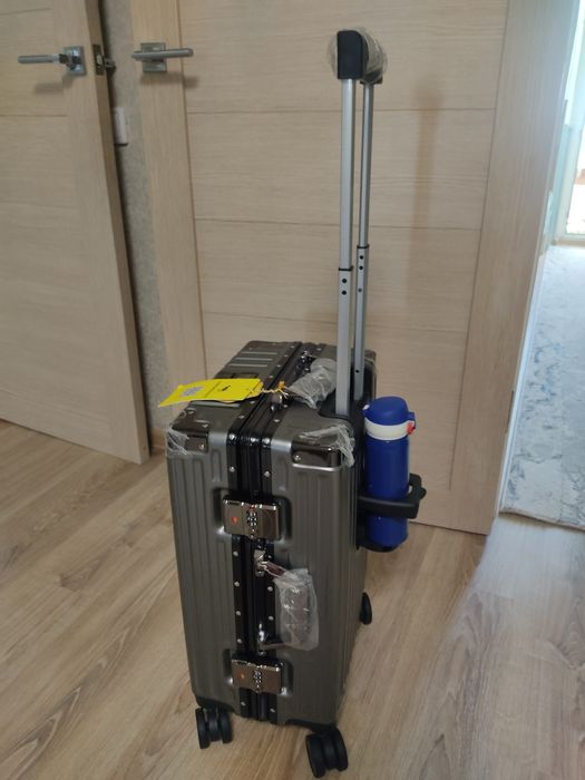 Чемоданы разных размеров новые