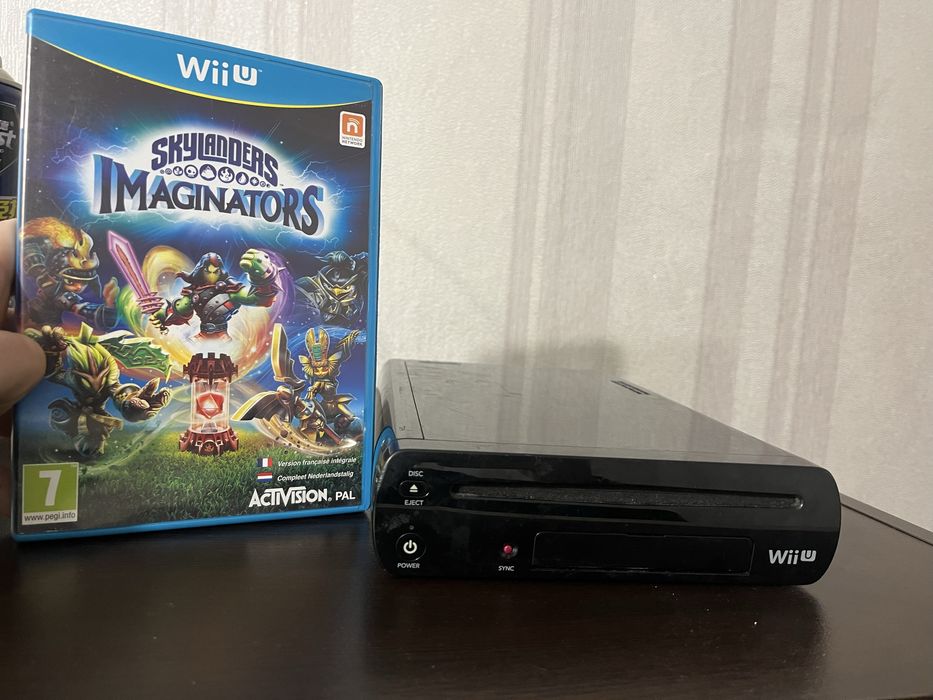 Wii U конзола с един диск към нея