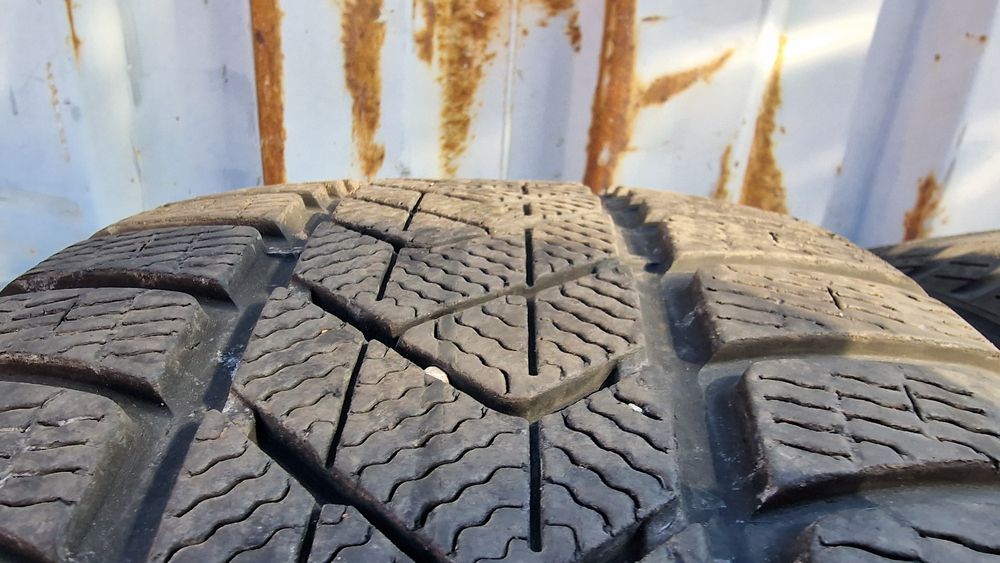 Anvelope 255/40R20 marca Pirelli, M +S,DOT 2021,6.5 mm