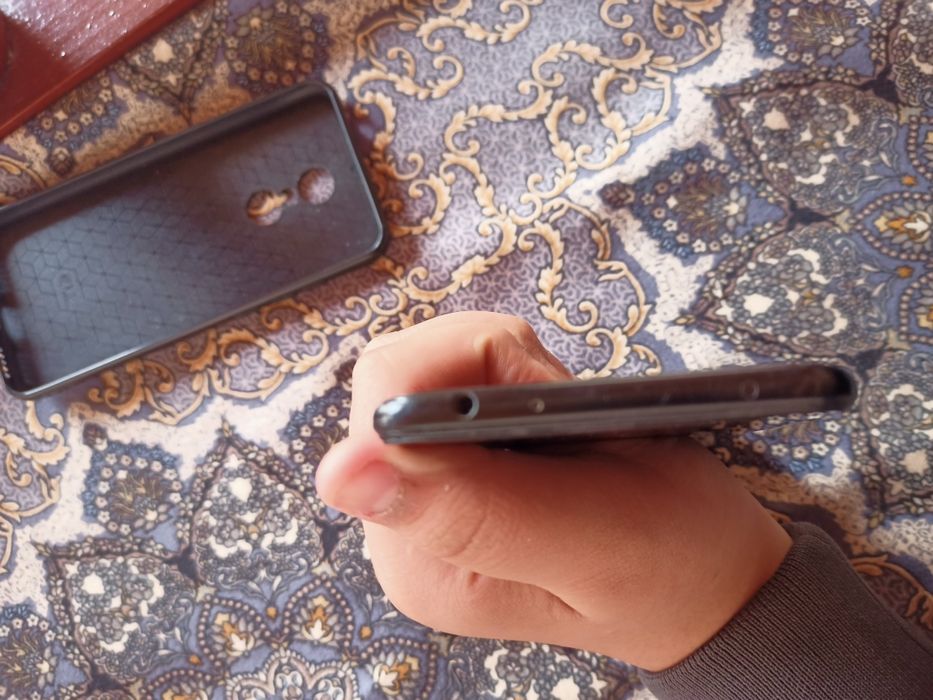 redmi 5 plus va redmi 6 pro xotirasi 32 gb holati ortacha